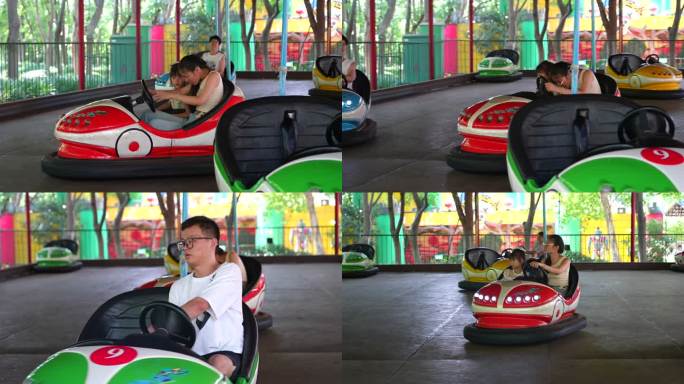 游乐园正在玩碰碰车的游客们1