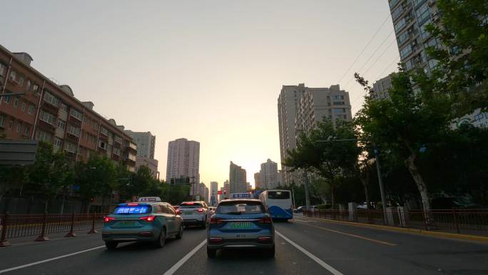白天上海外滩车前行车空镜4