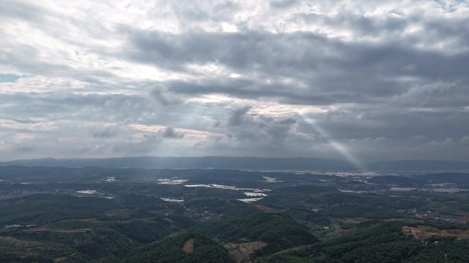 阴天大山乌云延时摄影