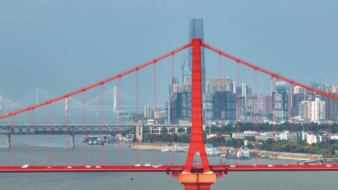 武汉江滩和长江大桥风光