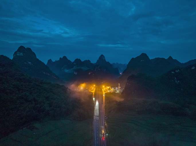 航拍中国高速公路服务区入夜