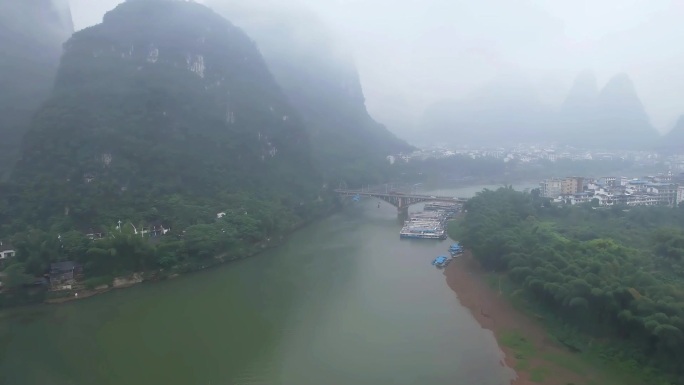 航拍 烟雨漓江 桂林山水 原创素材 穿云