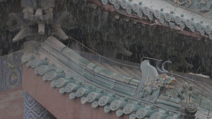 小雨中的北方古建筑