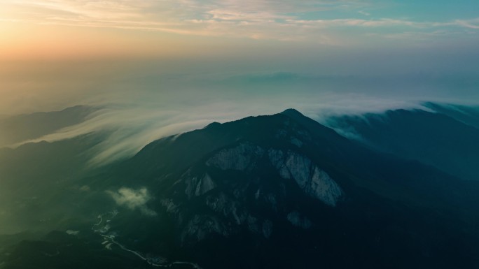 南岳衡山雷钵峰瀑布云航拍延时