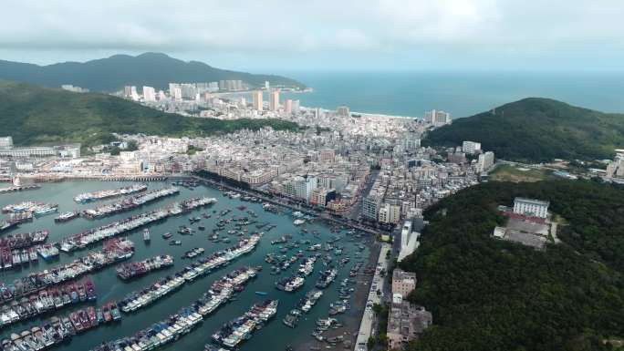 航拍广东阳江海陵岛海港渔业