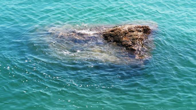 海浪海水岩石