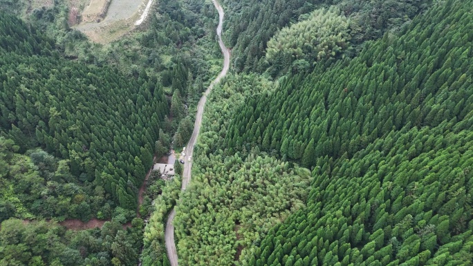 山间公路航拍