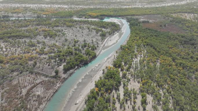 新疆叶尔羌河航拍风景