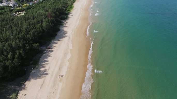 航拍三亚海棠湾沙滩蓝天海水海岸线海景酒店