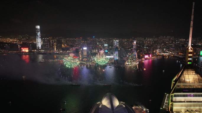 航拍香港烟花中环广场做前景