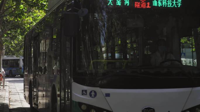 青岛馆陶路公交车