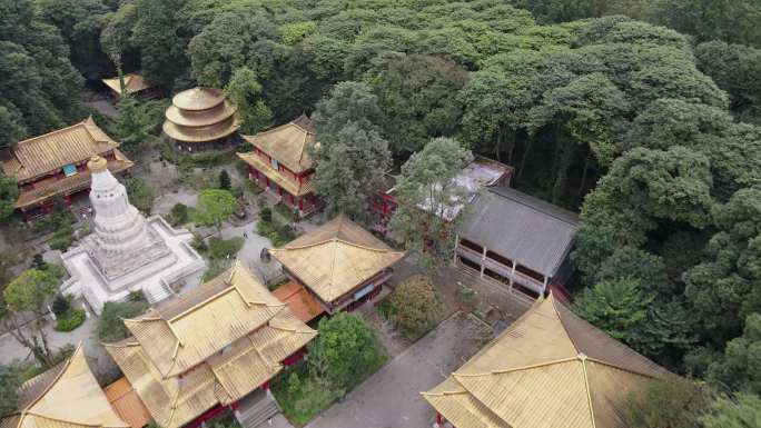 佛教圣地三圣寺寺庙金色琉璃古建筑全景航拍