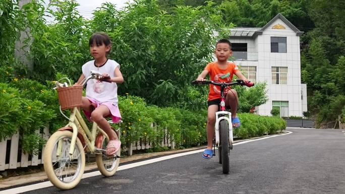 升格小孩骑自行车幸福场景