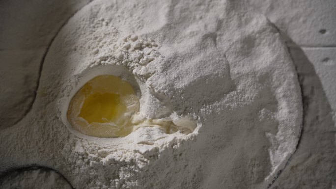 面粉中式厨房鸡蛋下落升格慢放慢动作