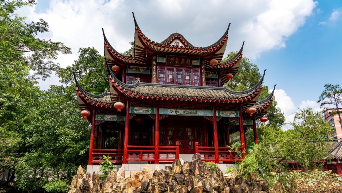 中国传统园林里的翘角楼古建筑延时摄影