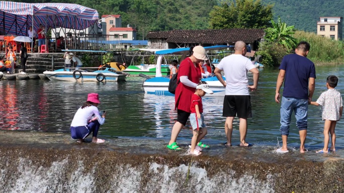 水坝都安响水关夏天玩水旅游宣传片素材