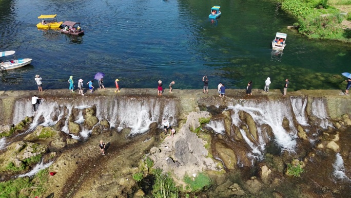 水坝都安响水关夏天玩水旅游宣传片素材