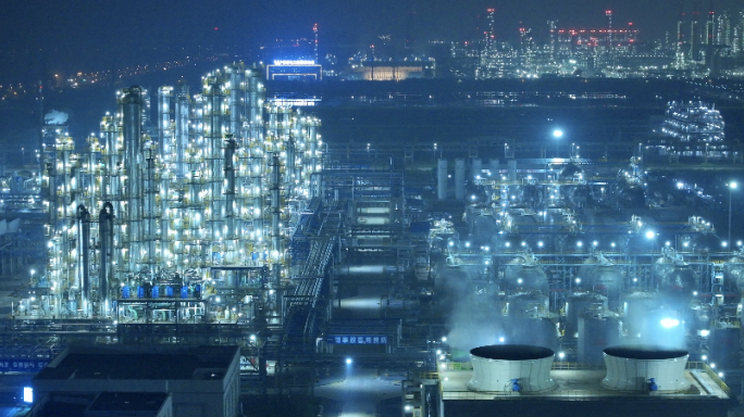 化工园炼油厂工业园石油提炼夜景厂区