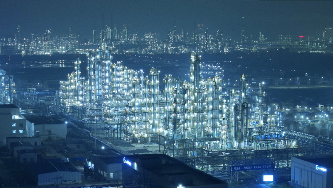 化工厂炼油厂工业园区夜景煤制油