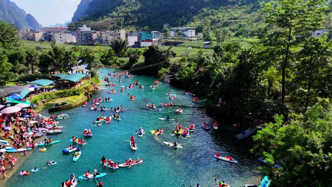 都安九顿溢流天窗群游船会开花的河