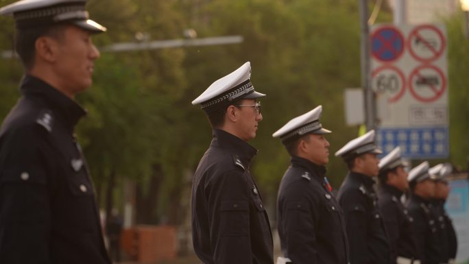 执勤的警察队伍