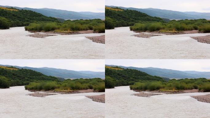 高原上的河边水流