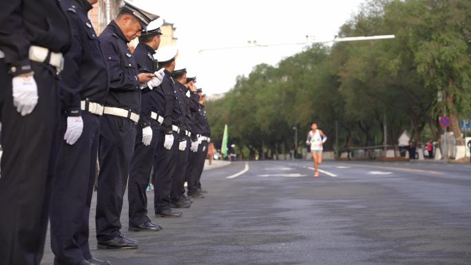 执勤的警察队伍