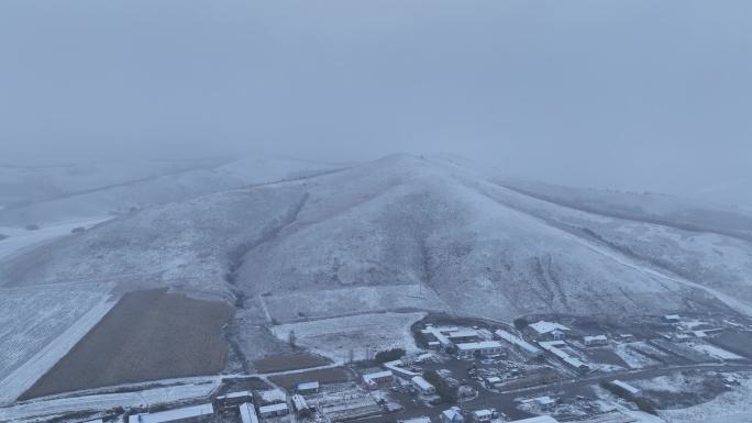 航拍风雪交加的山村