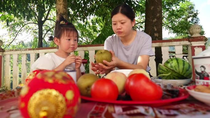 一家人院子乘凉聚会升格