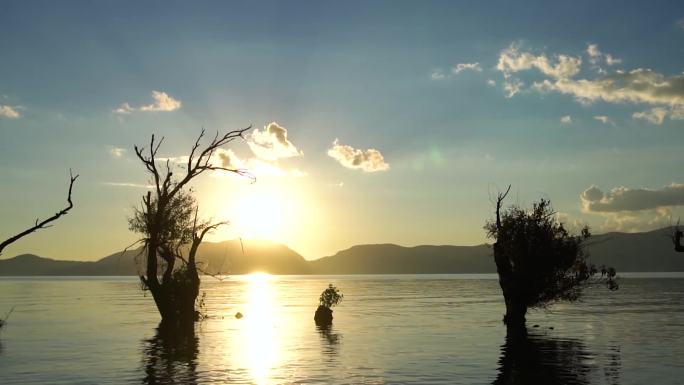 滇池湖畔的夕阳景色