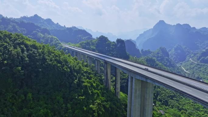 航拍最美高速合那高速古龙山大桥弄猴隧道