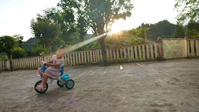 小孩玩耍骑车运动童年小孩子升格