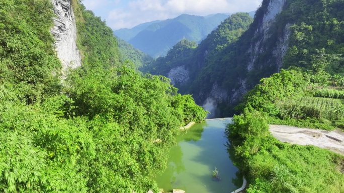 航拍广西山水通灵大峡谷风光