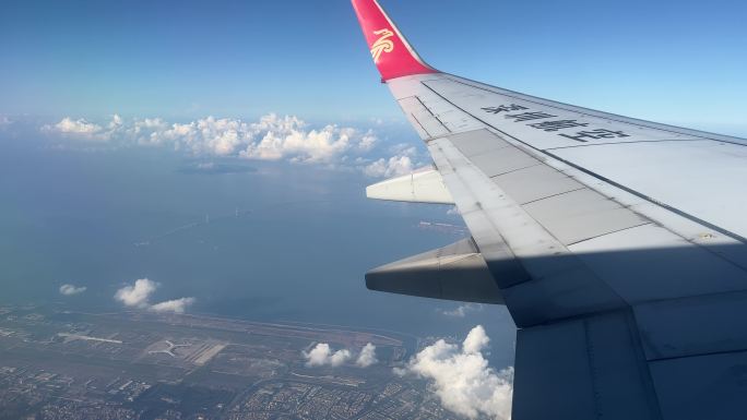 飞机经过深圳前海