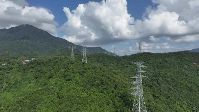 高山电力电塔电网高压输电塔航拍