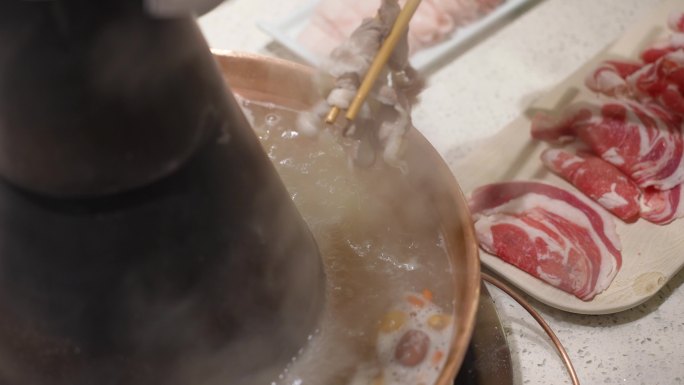 吃火锅涮肉