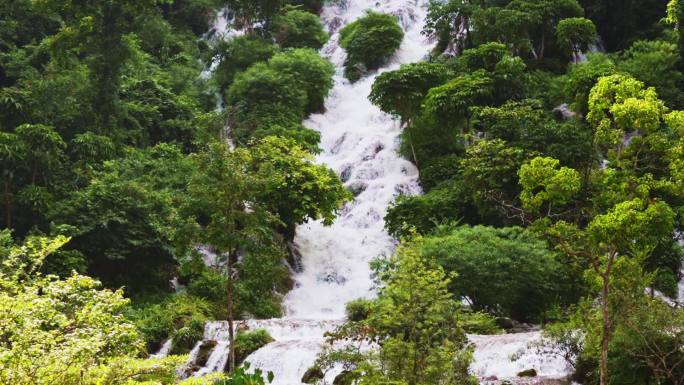 贵州小七孔景区翠谷瀑布大自然山水瀑布