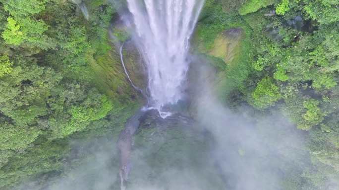 航拍广西山水通灵大峡谷风光