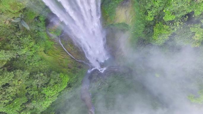 航拍广西山水通灵大峡谷风光