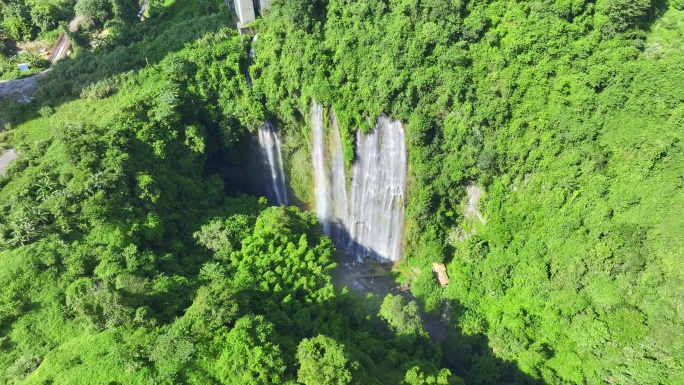 航拍广西古龙山峡谷风景区阳光彩虹风光