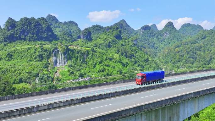 航拍中国高速货运重型大货车