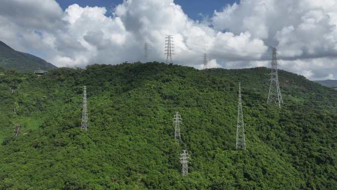 高山电力电塔电网高压输电塔航拍