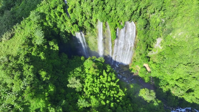 航拍广西古龙山峡谷风景区阳光彩虹风光