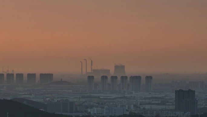 日出日落工厂炊烟袅袅大气环境污染