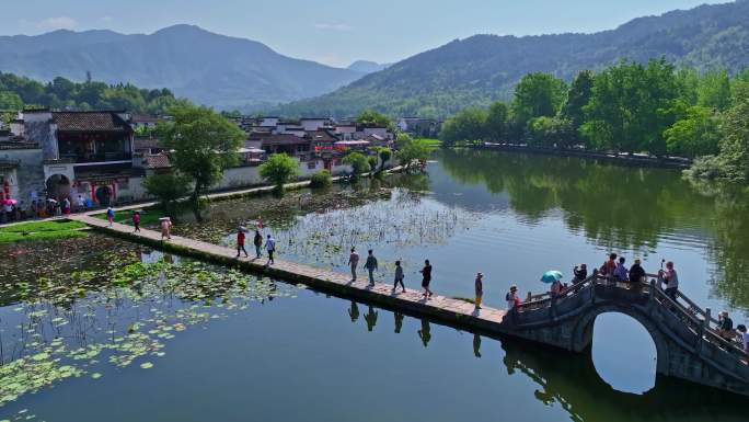 航拍中国传统水墨风安徽黟县宏村景区