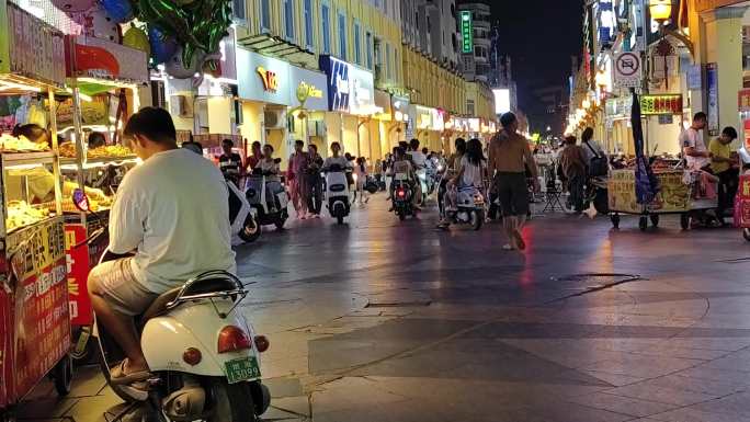 商业街夜市步行街人流城市夜晚 商业区车流