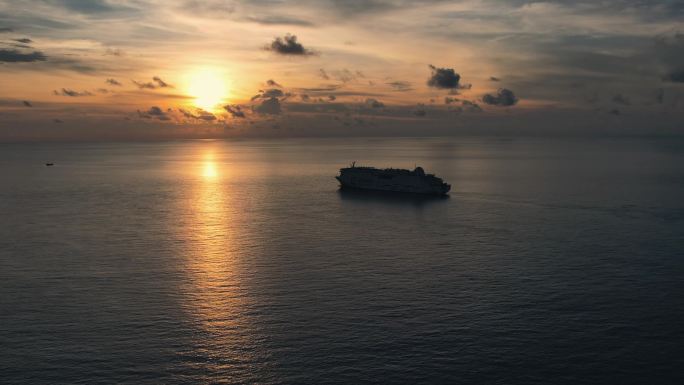 航拍西沙群岛日落