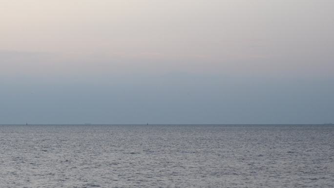 傍晚海平面风光平静大海风景海面水波纹荡漾