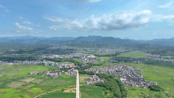 中国南方山区村落房屋田野风光