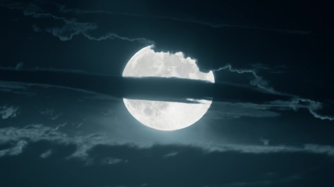 超大 云中 月亮